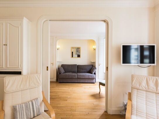 One-bedroom apartment close to the Invalides