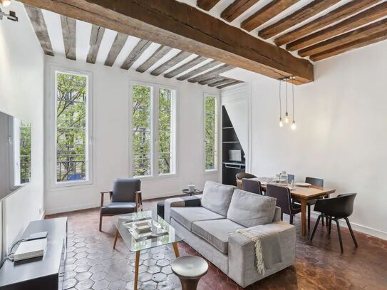 Bright flat in the heart of Saint-Germain