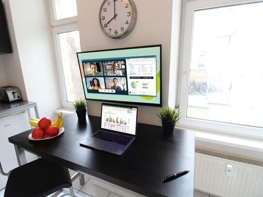 ★cute★WiFi★NETFLIX★ultra wide screen★near subway★, Berlin - Amsterdam Apartments for Rent