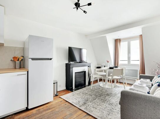 Superb flat in the heart of the 10th arrondissement of Paris, ideal location and close to the famous Canal St-Martin