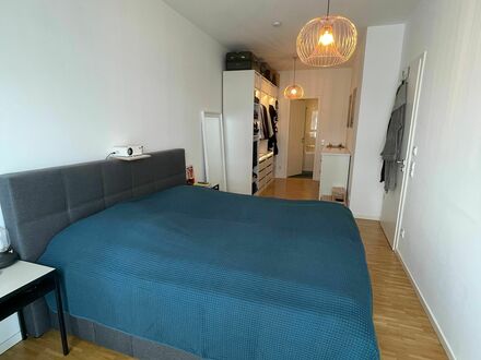 Geschmackvoll möblierte Wohnung mit drei Zimmern sowie Balkon & Einbauküche in Berlin | Tastefully furnished apartment…