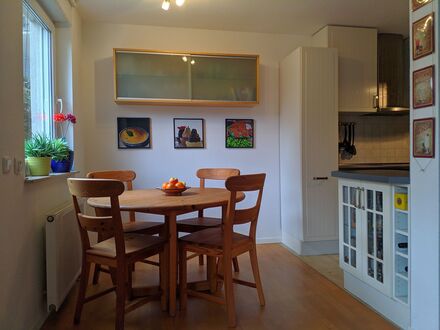 Großzügige, modern möblierte Wohnung mit WLAN, Tiefgaragenstellplatz und Garten | Spacious and modern apartment with Wi…