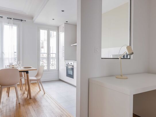 Cozy 1-Bedroom Haven: 42m² Apartment on the 4th Floor