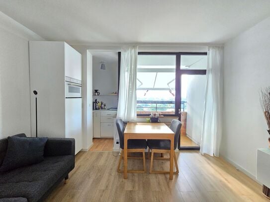 Beautiful panoramic view over Nuremberg & directly at the Wördersee, with balcony and TG, WLAN