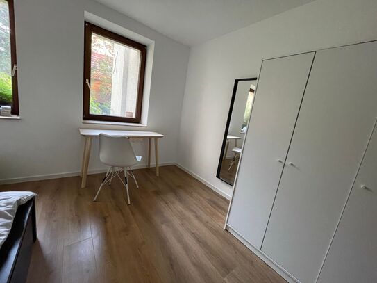 Neat, beautiful flat, fully furniture, incl. Internet. Ready for moving in.