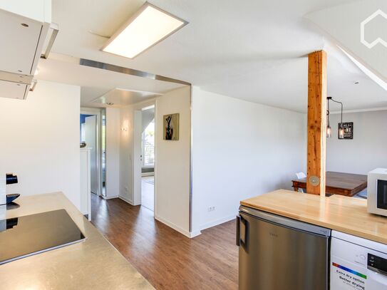 Stylish and pretty apartment with roof terrace, located in Sülz Cologne's favorite district. Digitally equipped.