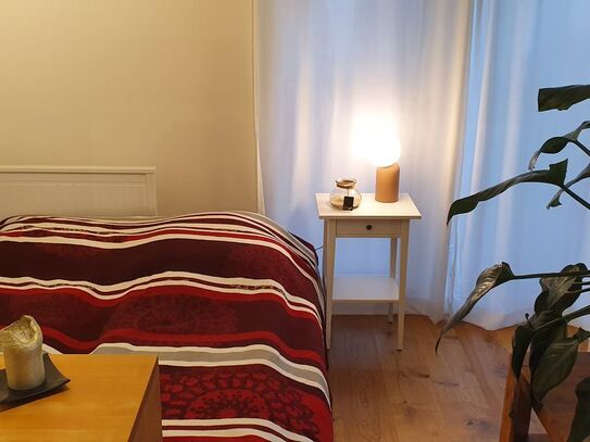 Stylish & central-located flat with backyard garden, terrace, balkony and underground parking (e-charger), Berlin - Ams…