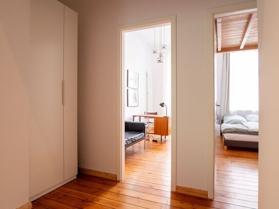 "Family or co-living on 135 sqm: Spacious apartment with 2 bathrooms and 2 balconies in Friedrichshain", Berlin - Amste…