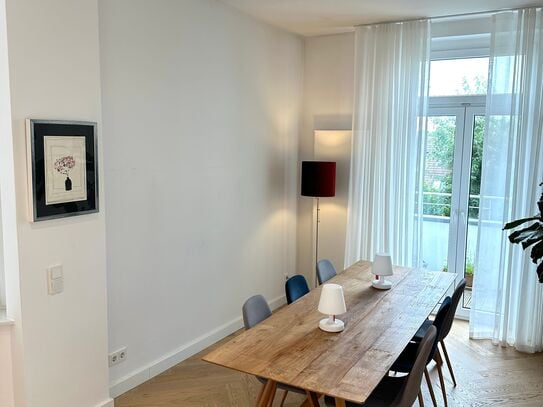 Sunlit renovated Apartment with beautiful kitchen and 2 bedrooms