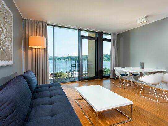 Design Apartment mit einem direkten Ausblick auf den Tiefen See im Potsdam