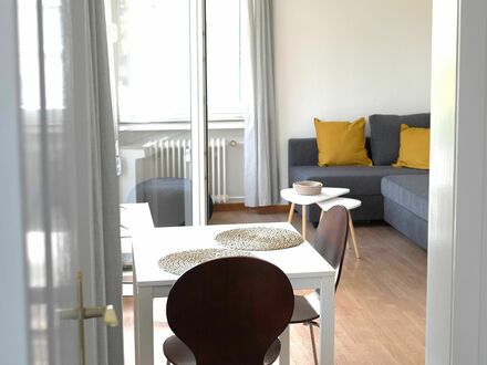 Wunderschönes Studio Apartment in Düsseldorf mit Balkon | Beautiful studio apartment in Dusseldorf with balcony