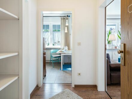 Ruhige, schöne Wohnung im Grünen mit Balkon, München