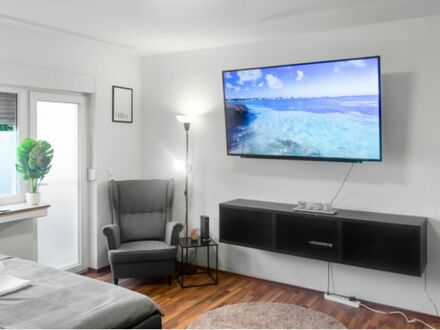 Entspannende Oase mit 65 SmartTV, Küche und Balkon.