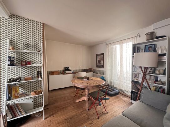 A Quiet Haven in the Heart of Paris – A Home-Like Duplex for Your Perfect Stay