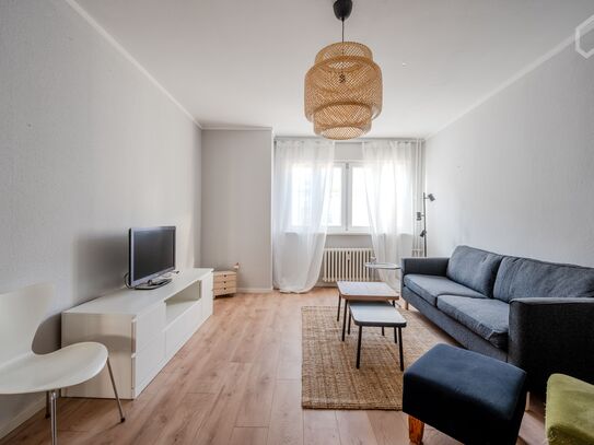 newly renovated quiet and cosy 3 room apartment close to Kurfürstendamm in Charlottenburg