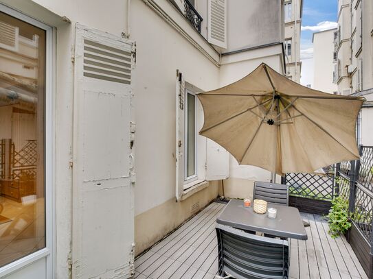 Chic studio with terrace downtown Paris