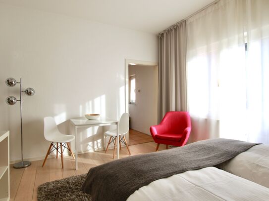 Bright and spacious studio near Friesenplatz