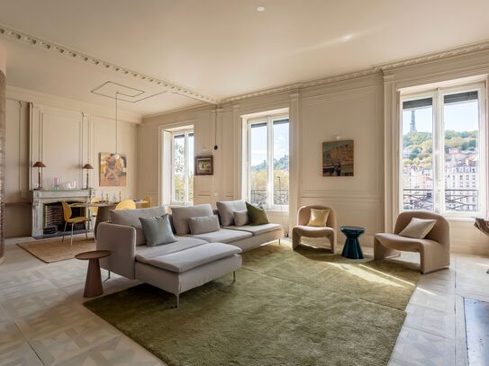 Saône – Luxury Furnished Rental on the Banks of the Saône, Lyon center