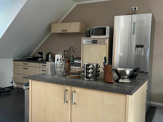 Exklusive, modernisierte 4-Zimmer-Wohnung mit Dachterrasse und Balkon - Nähe München