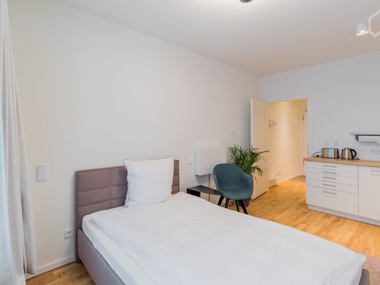 Schönes Studio in Mitte mit Balkon in exklusiver Lage