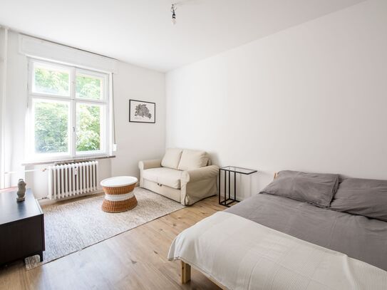 Häusliche & schicke Wohnung auf Zeit (Friedrichshain)