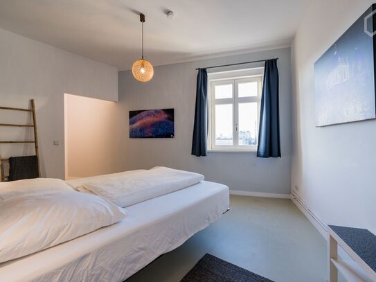 Modernes Leben in einem Baudenkmal am Strausberger Platz, Berlin - Amsterdam Apartments for Rent