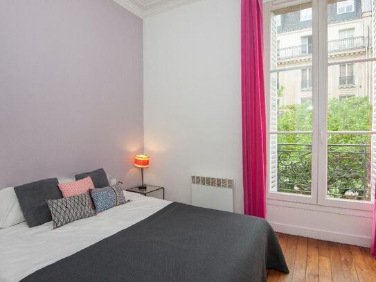 Authentic Parisian Charm on the 2nd Floor - 34m²