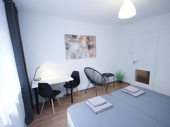 City location 4 rooms 7 Beds Balcony Netflix INET, Stuttgart - Amsterdam Apartments for Rent