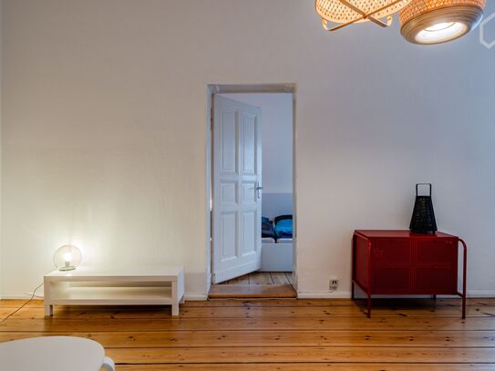 Bright, well-designed 2-room apartment in an old building in Berlin-Kreuzberg (rear building)