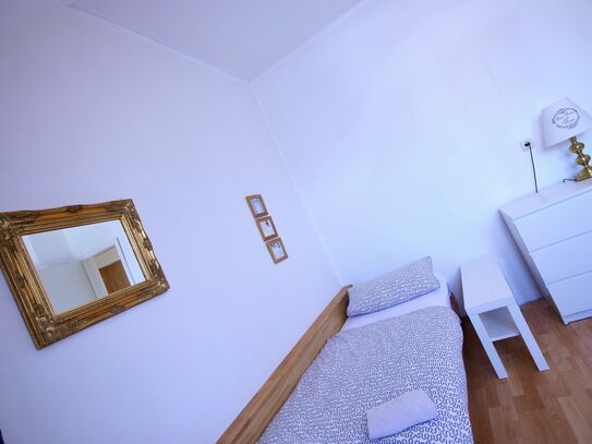 Modern 4-Room Apartment with Balcony – Fully Furnished, No Deposit, Cleaning Service Included!