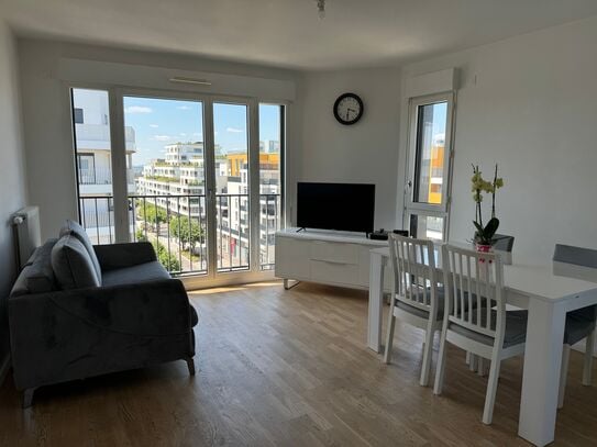 Beautiful & bright flat in the heart of town, Rueil-Malmaison