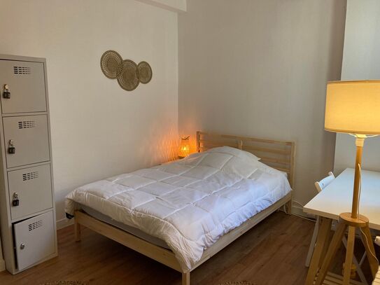 Co-living : Beautiful furnished room close to the Eiffel Tower.