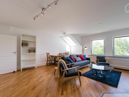 Stilvoll möblierte Wohnung mit großer Dachterrasse in Berlin | Stylish furnished apartment with large roof terrace in B…