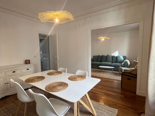 Cute, beautiful apartment for 4 people next to eiffel tower with dyson fan