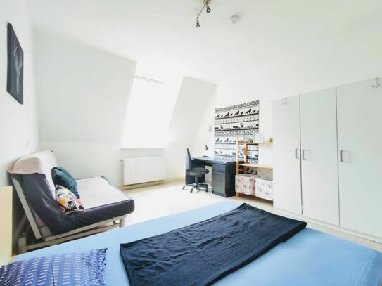 Wunderschönes Zimmer in 4er WG