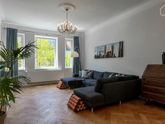 Wunderschöne, neu renovierte 4 Zimmer-Wohnung mit Sonnenschein zu jeder Jahreszeit im Herzen von Schwabing
