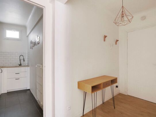 Beautiful studio in the heart of the 16th arrondissement of Paris, close to Dauphine and the Arc de Triomphe.