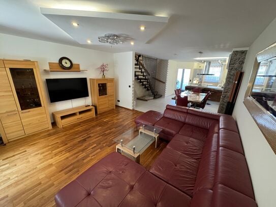 Luxury house in Nürnberg with 2 attached parkings & private garden (subway & autobahn nearby)