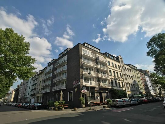 Kernsaniertes Stadtquartier mit Balkon in Düsseldorf-Pempelfort