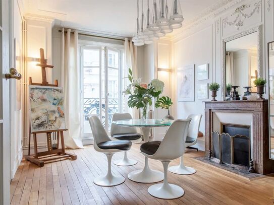 Panoramic Parisian Splendor: Luxury Retreat with Montmartre and Sacré-Cœur Views