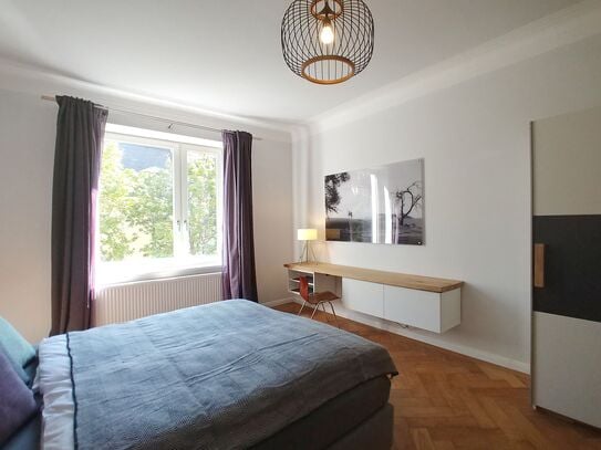 Beautiful, newly renovated 4 room apartment with sunshine all year round in the heart of Schwabing