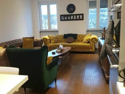 Vollständig renovierte 2-Raum-Wohnung mit Balkon und Einbauküche in Frankfurt am Main