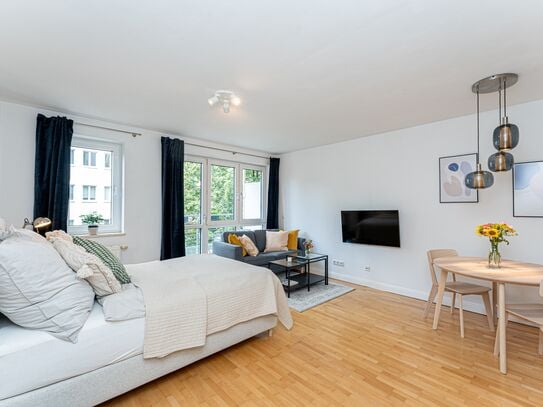 New spacious, charming studio in Mitte (Berlin) with balcony and concierge