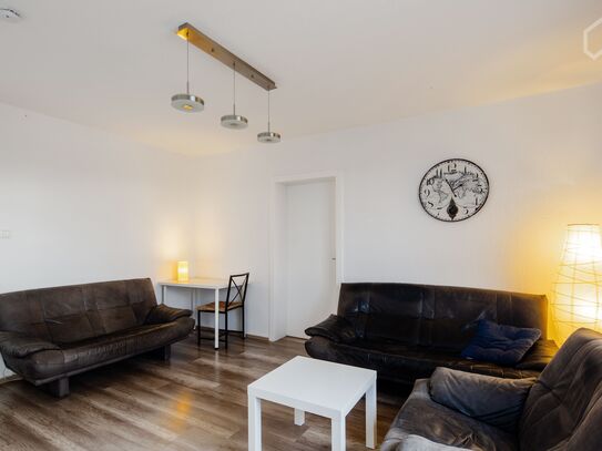 Light-flooded reconstructed + furnished apartment (also for for family + and shared flat)