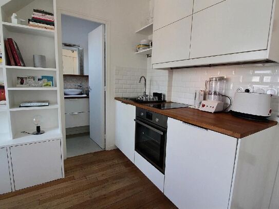 Lovely, bright and fully equipped studio with a large terrace