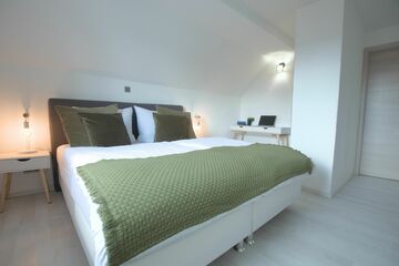 Roomfall: Moderne Suite mit Schreibtisch, voll ausgestatteter Küche, hochwertige Handtücher und Bettwäsche sowie Whirlpool Badewanne