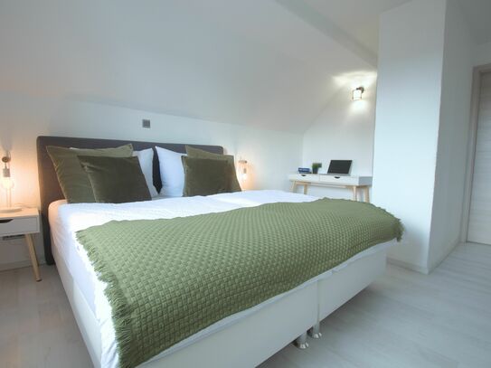 Roomfall: Moderne Suite mit Schreibtisch, voll ausgestatteter Küche, hochwertige Handtücher und Bettwäsche sowie Whirlp…