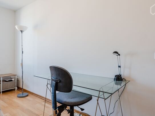 Charming 2-Room Apartment with Large Balcony in Prime Location, Berlin-Friedrichshain