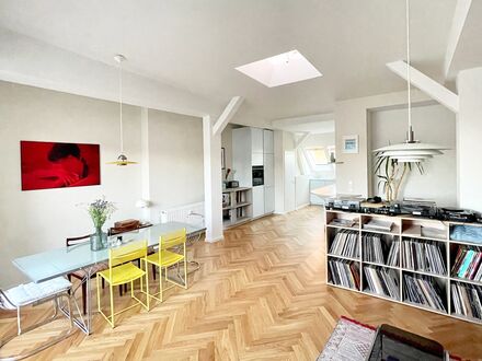 Moderne und helle Dachgeschosswohnung in Charlottenburg | Modern and bright top floor apartment in Charlottenburg