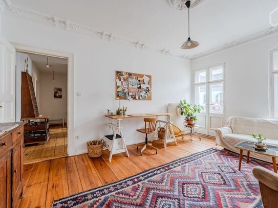 Charming Vintage 3-Room Apartment with a Cozy Balcony – Ideal for Families & Digital Nomads in Neukölln, Berlin - Amste…